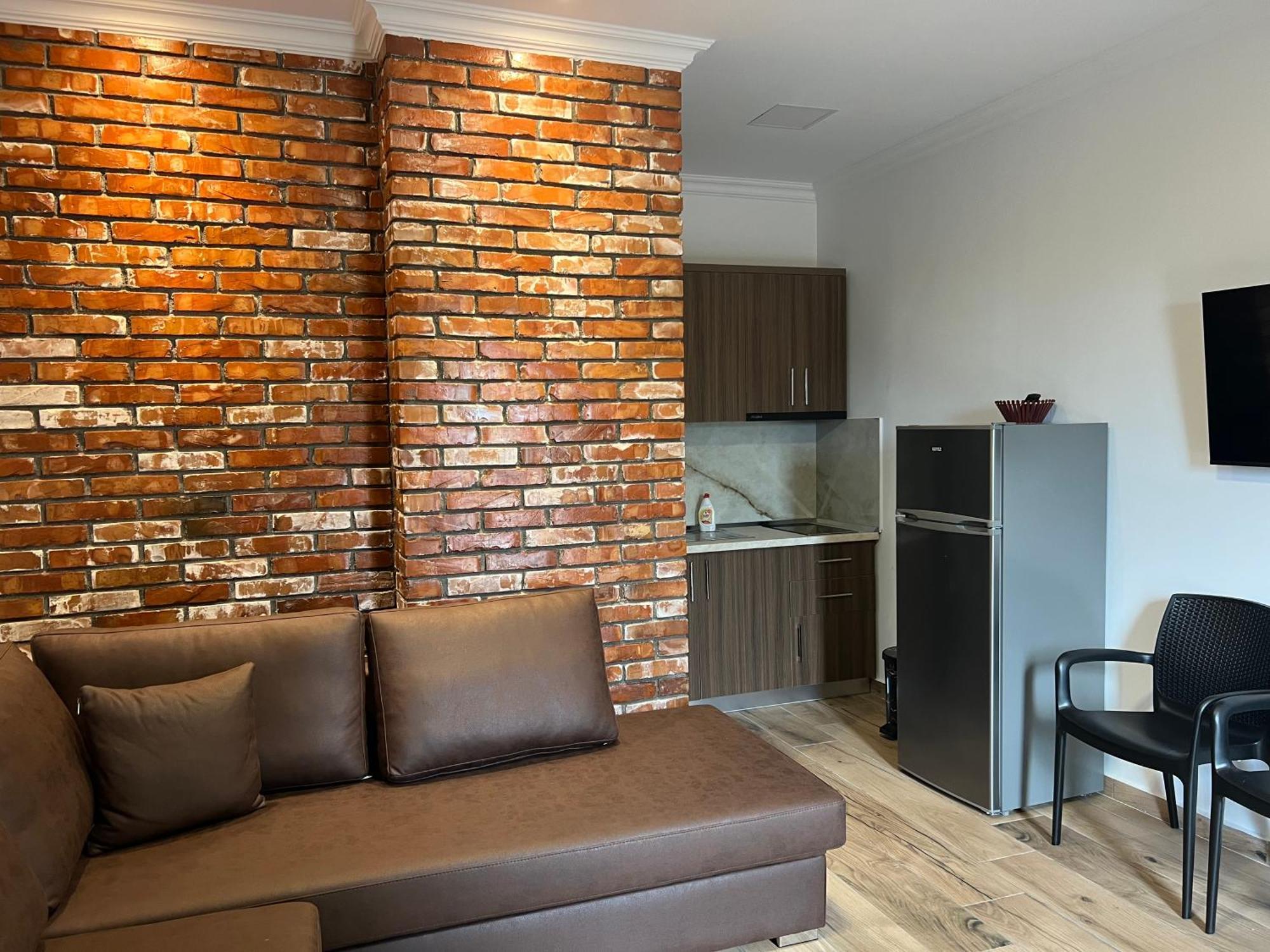 Hotel Brifs Shëngjin 外观 照片