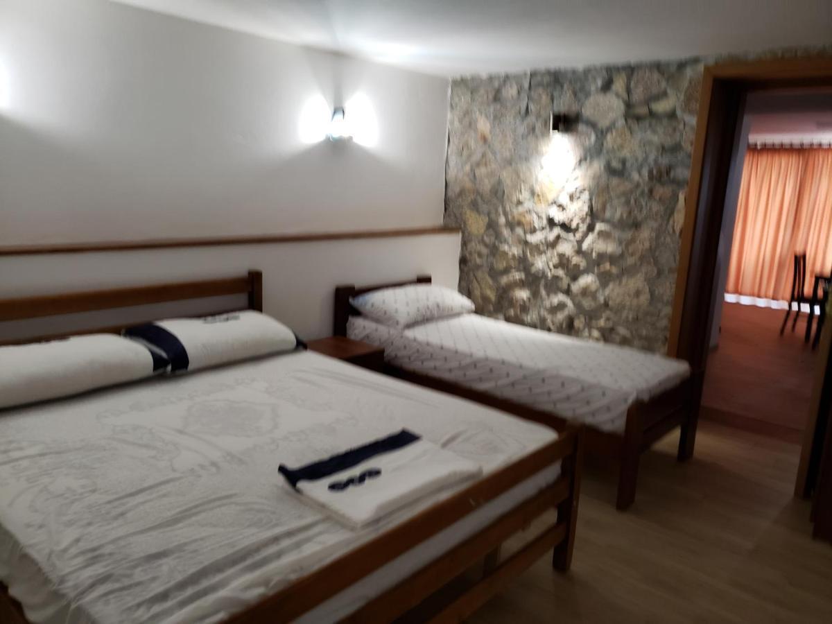 Hotel Brifs Shëngjin 外观 照片